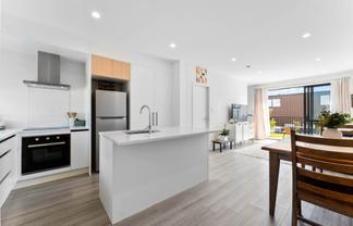 14 Dorothy Thorpe Way, New Lynn