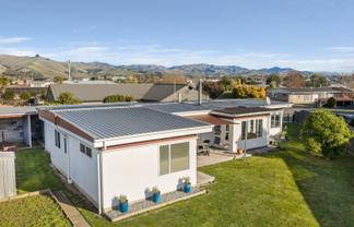 26 Newbourne Crescent, Redwoodtown