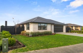 16 Austin Reid Avenue, Carterton