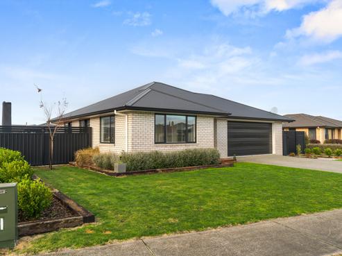 16 Austin Reid Avenue, Carterton