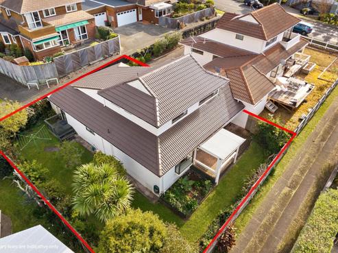 2/47 Uxbridge Road, Mellons Bay