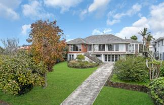 19 Chatsworth Crescent, Pakuranga Heights
