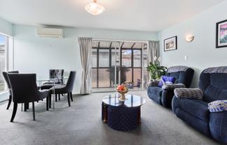 2/14 Lane Street, Woolston