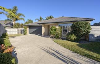 35 Leet Crescent, Papamoa Beach