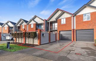 22 Henley Green, Northwood