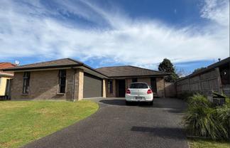 7 Tarn Close, Pyes Pa