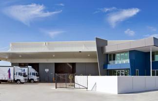 High-stud industrial facility
