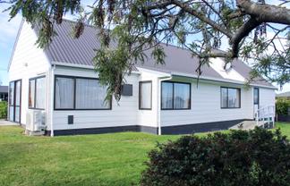 1 Grove Avenue, Weston