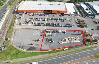 1,845M² Yard With Lambie Drive Frontage