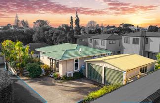1A Glenford Lane, Te Atatu Peninsula