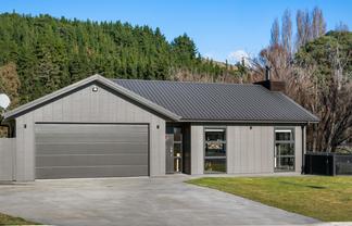 10 Alice Burn Drive, Luggate