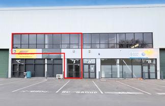 AFFORDABLE 165M² UPSTAIRS OFFICE FOR LEASE
