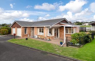 55 The Grove, Red Beach