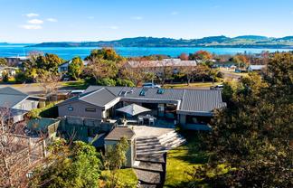 11 Armstrong Grove, Hilltop