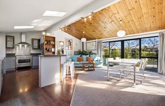11 Armstrong Grove, Hilltop