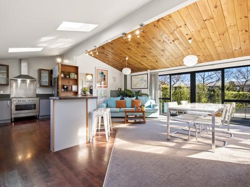 11 Armstrong Grove, Hilltop