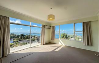 5 Viking Avenue, Hillsborough
