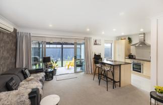 2/335 Main South Road, Hornby