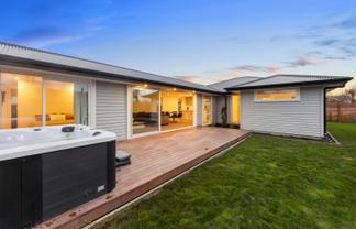 2 Olearia Lane, Woodend