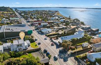 196 Main Road, Redcliffs