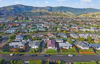 1/7 Tennyson Crescent, Stoke