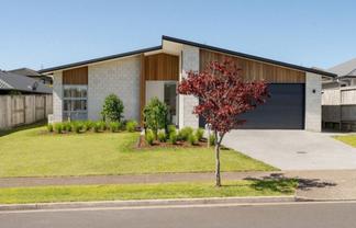 17 Puhirake Crescent, Pyes Pa