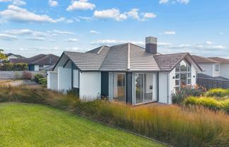 2 Colonial Drive, Millwater