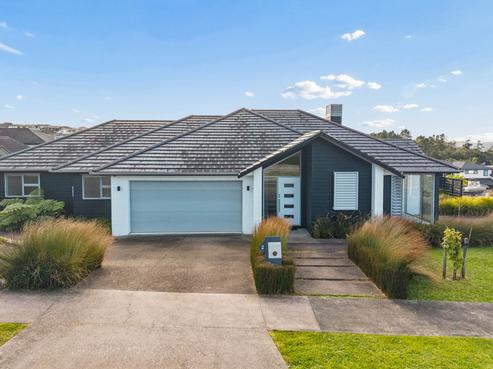 2 Colonial Drive, Silverdale