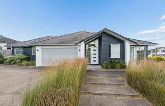2 Colonial Drive, Millwater