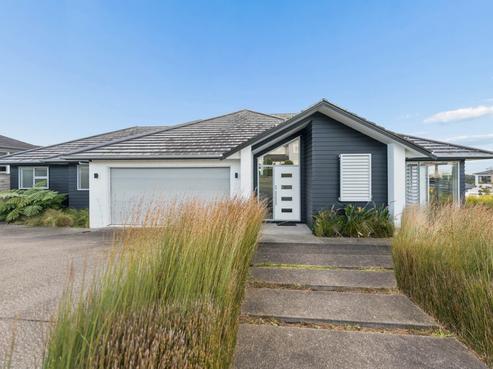 2 Colonial Drive, Silverdale