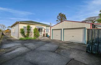 34 Cloten Road, Stratford