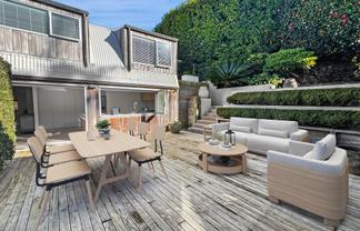 32 Seabreeze Road, Devonport
