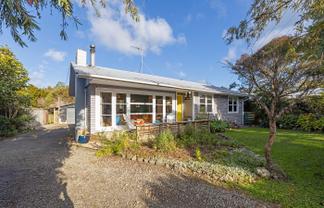 40 Woodward Street East, Featherston