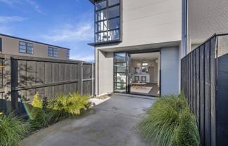 2/68 Barbour Street, Waltham