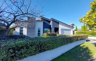 6 Gibbston Close, Huntington