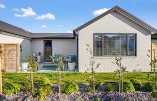 406/30 Bob Robertson Drive, Woodend