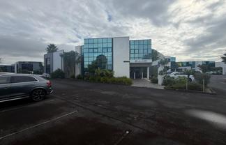 516 sqm Road Front Office/Warehouse on Piermark!