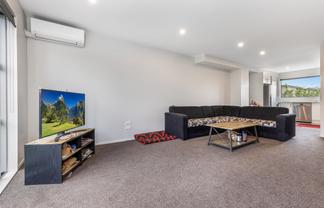 7/11 Ray Small Drive, Papakura