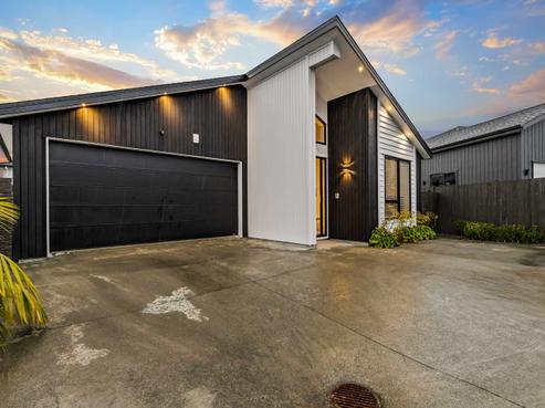 39 Matahae Crescent, Wainui