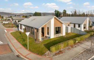2 Weaver Close, Alexandra