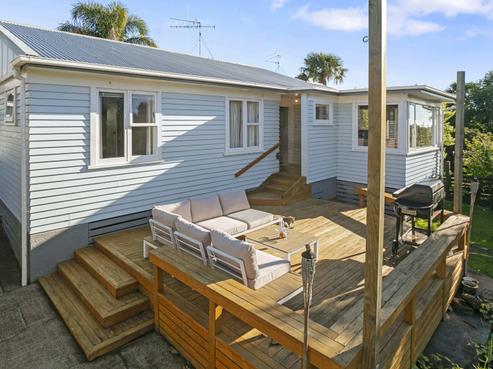 215 Tony Avenue, Thames