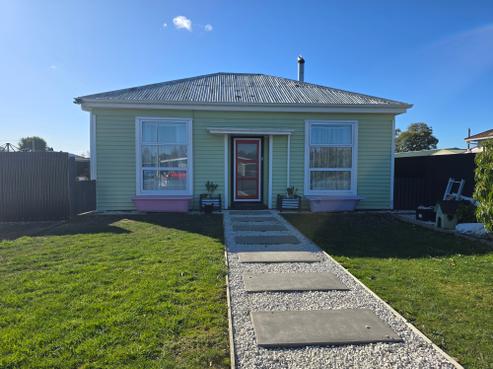 71 Beach Road, Hampstead