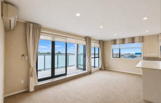 8/9 Freeman Way, Manukau