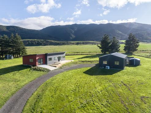370 Western Lake Road, Featherston