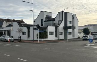 Flexible ground floor office