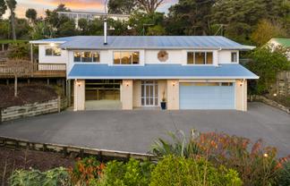 105 Waitakere Road, Waitakere