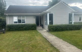 427 High Street South, Carterton