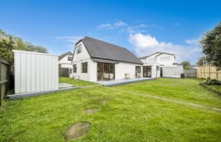 2/327 Bucklands Beach Road, Bucklands Beach