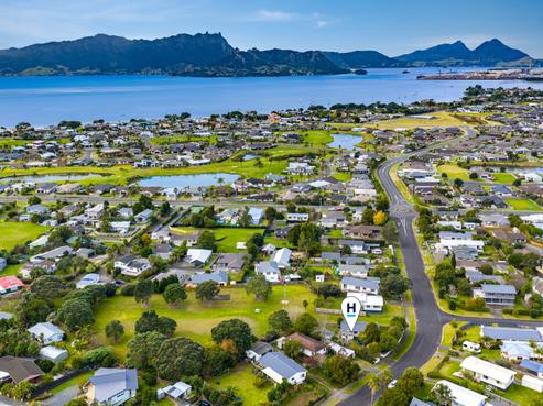 14 Shearwater Street, One Tree Point