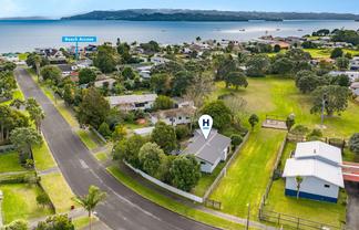 14 Shearwater Street, One Tree Point